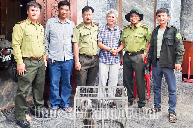 Vào ngày 18/8, Chi cục Kiểm lâm Sóc Trăng và Trung tâm Cứu hộ, bảo tồn và Phát triển sinh vật (Vườn Quốc gia Cát Tiên) tiếp nhận 5 cá thể động vật hoang dã do ông Nguyễn Hữu Tuấn tự nguyện giao nộp.