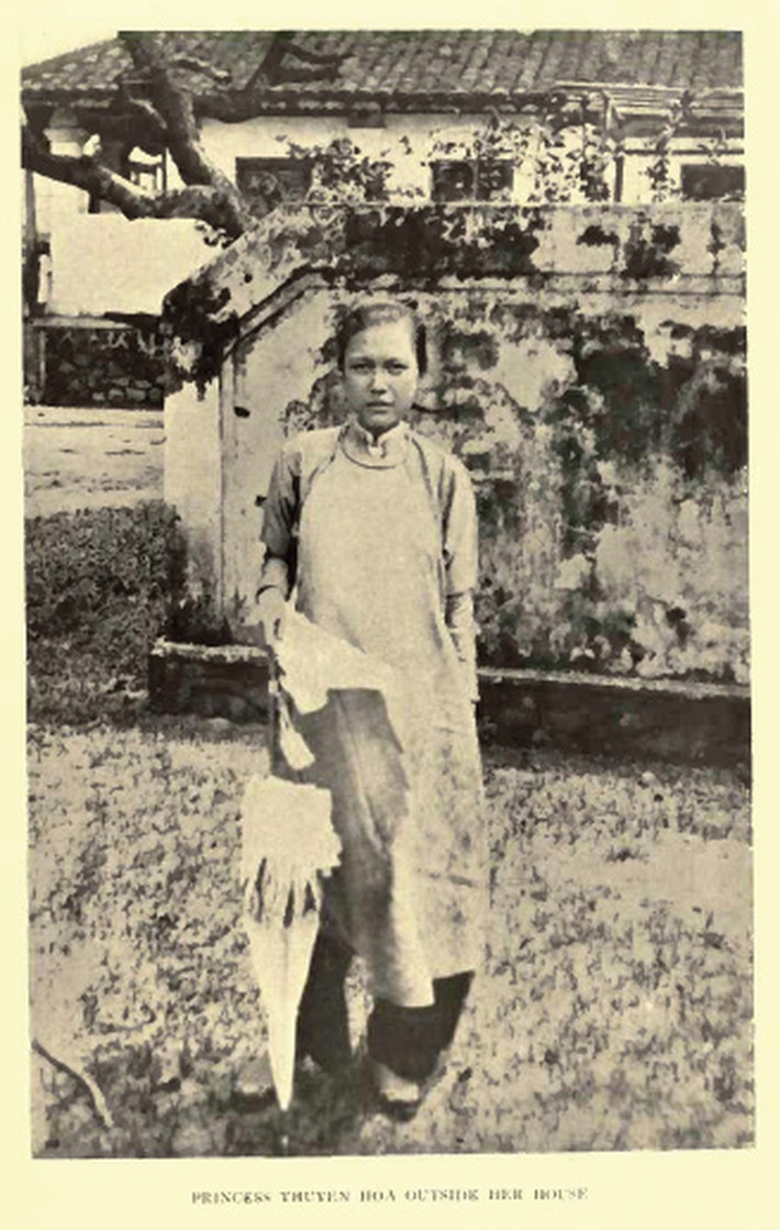 Chân dung công chúa Thuyên Hoa - em gái vua Thành Thái.