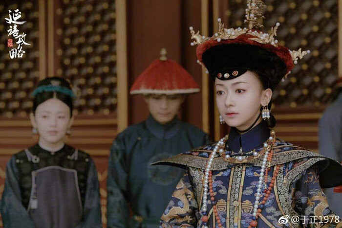 Chỉ trong 3 năm (từ năm 1756 - 1758), Lệnh phi liên tiếp hạ sinh 3 người con cho vua Càn Long. Vào năm 1759, bà được phong làm Lệnh Quý phi. Sau đó, bà đã hạ sinh cho Càn Long thêm 3 người con. Trong 6 người con, một hoàng tử do bà sinh ra về sau trở thành hoàng đế Gia Khánh.