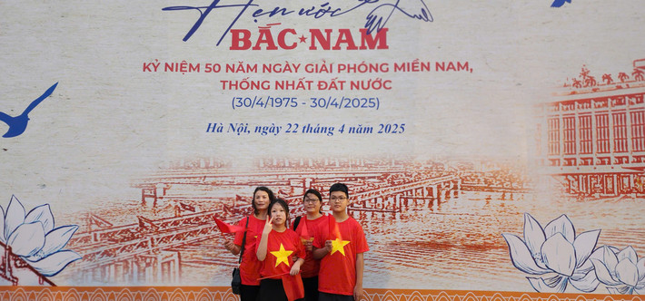 Niềm tự hào dân tộc và lòng yêu nước là điều ai cũng muốn thể hiện tại đây.