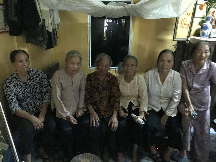 Những người thân đau đớn khi vụ án xảy ra.