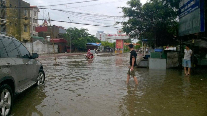 Đường dẫn vào Bệnh viện đa khoa tỉnh Hải Dương mênh mông.