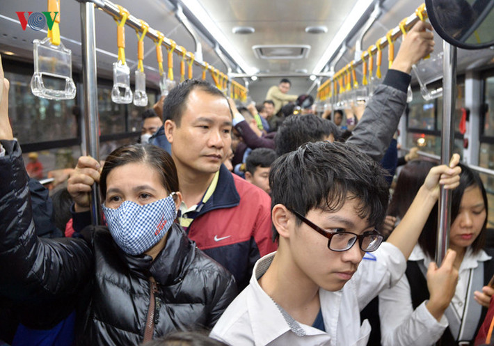 Vé xe buýt thường cũng được sử dụng trên xe buýt nhanh BRT nên thu hút số lượng lớn sinh viên, học sinh. Vé tháng áp dụng cho tuyến buýt nhanh là 100.000 đồng và vé tháng liên tuyến 200.000 đồng (với đối tượng không ưu tiên).