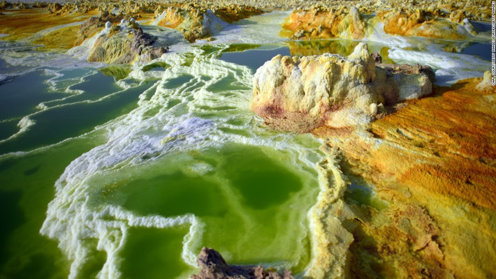 Vùng đất khắc nghiệt nhất thế giới - vùng lõm Danakil (Danakil Depression) nằm trong sa mạc Danakil ở Ethiopia. Nơi đây thấp hơn mực nước biển khoảng 100m.