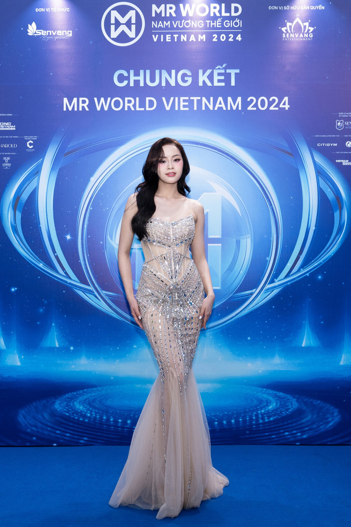 Á hậu Đào Thị Hiền.