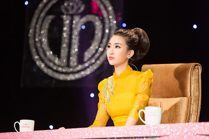 Đỗ Mỹ Linh chia sẻ: “Vai trò của Linh là bảo vệ thí sinh trước 2 vị bình luận viên còn lại và chia sẻ, gợi mở để các bạn thí sinh cảm thấy thoải mái hơn”.