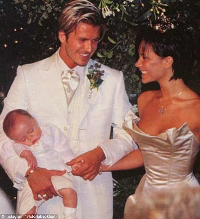 David và Victoria làm đám cưới hôm 4/7/1999 tại lâu đài Luttrellstown, ngoại ô Dublin, khi đó họ đã có con trai đầu lòng Brooklyn.