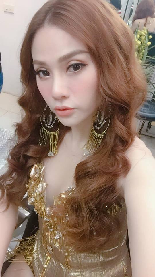 Hình ảnh gợi cảm của ca sĩ Thu Thủy.