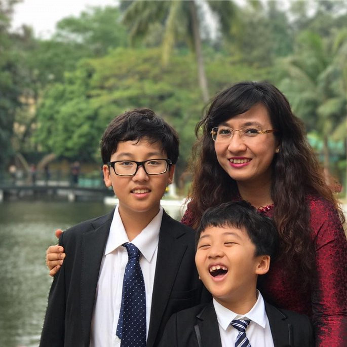 Hai con trai kháu khỉnh và đang yêu của BTV Vân Anh.