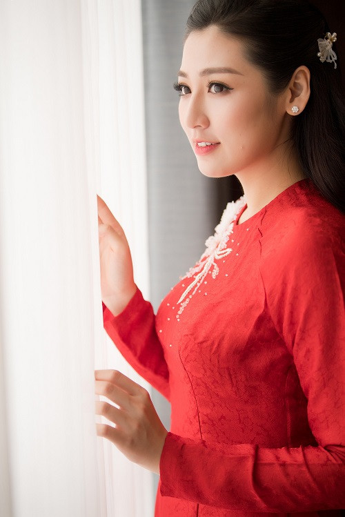 Chồng Tú Anh tên Gia Lộc, kém cô 1 tuổi, là thiếu gia của một gia đình danh giá, hiện đang làm việc trong lĩnh vực xây dựng. Cặp đôi được khen ngợi "xứng lứa vừa đôi".