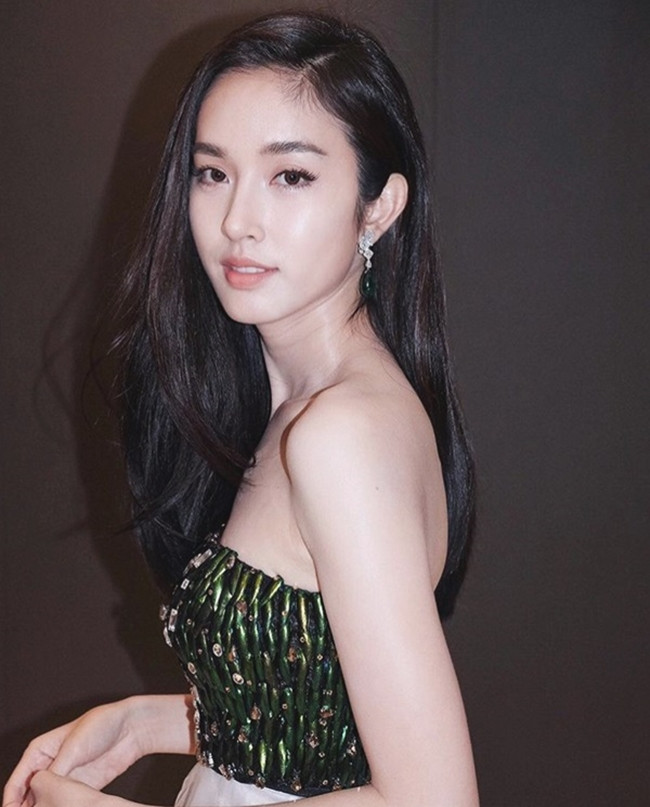 Ở thị trường Việt Nam, nữ diễn viên 8X đã có hai lần được làm khách mời tham gia các sự kiện quan trọng.