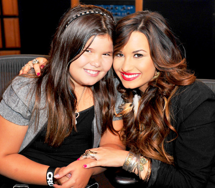 Nữ ca sĩ tri ân người em gái cùng mẹ khác cha là nữ diễn viên nhí Madison De La Garza đã giúp cô vượt qua thời gian cai nghiện. "Tôi nghĩ về cô bé mỗi khi tôi thấy tuyệt vọng", Lovato nói, "Thử nghĩ mà xem, chẳng lẽ mình lại là một tấm gương xấu cho em sao. Có những ngày tôi không muốn ra khỏi giường, chỉ nằm nhìn bức ảnh em gái tôi trên kệ và nhờ đó mà có thêm động lực sống".
