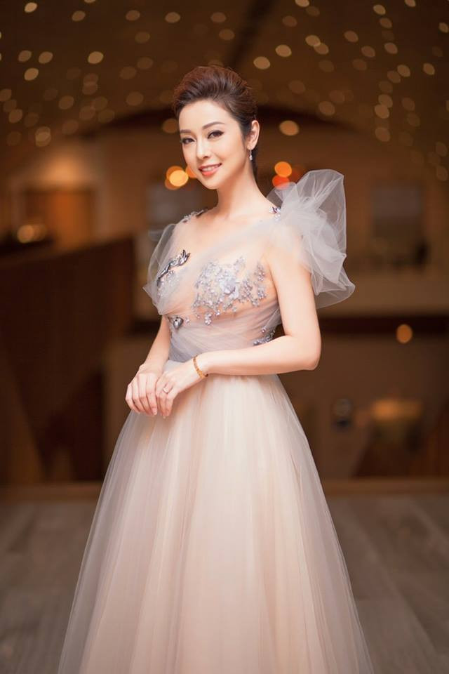Hình ảnh Jennifer Phạm xinh đẹp hút mắt nhìn.