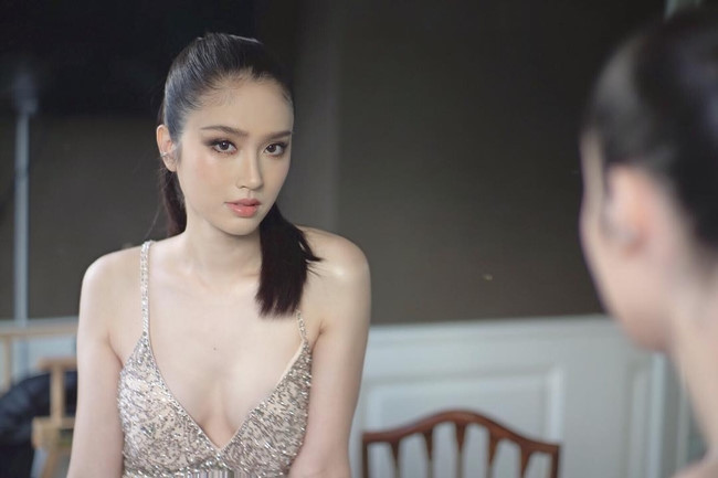"Khi còn nhỏ, trong cơ thể một bé trai, tôi luôn nghĩ mình là đứa trẻ tội lỗi. Sau khi chuyển giới, tôi cảm thấy mình như được sinh ra lần nữa và tôi dường như có thể lựa chọn cuộc sống cho riêng mình”, Nong Poy cho biết.