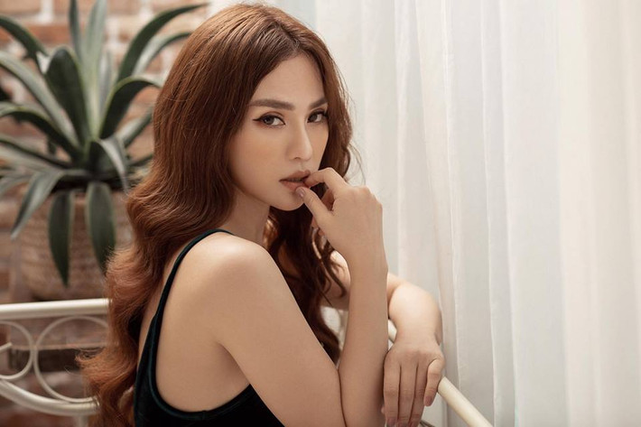 Mới đây, trên trang facebook cá nhân, ca sĩ Thu Thủy tung ra loạt hình ảnh mới chụp nhằm quảng bá cho ca khúc mang tên "Chẳng qua nỗi nhớ vẫn đong đầy". Ca khúc do nhạc sĩ trẻ Dickson - bạn diễn của Thu Thủy trong MV 'Tan trong mưa bay' - sáng tác.