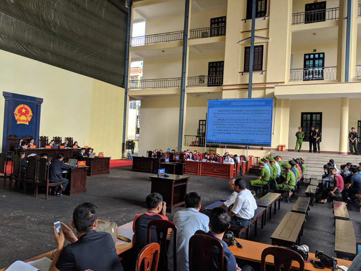 Những người tham dự phiên tòa.