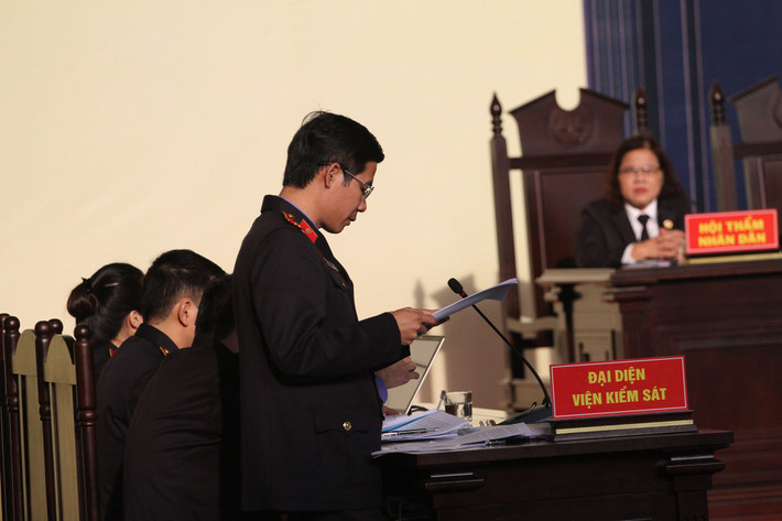Đại diện Viện Kiểm sát tiếp tục đọc cáo trạng.