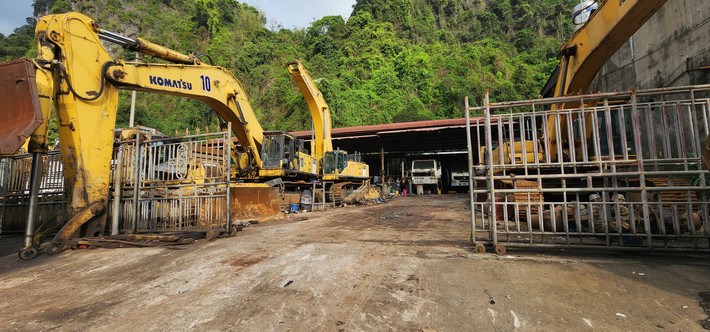 Thực hiện chỉ thị trên, UBND TP. Cẩm Phả đã chỉ đạo các phường trên địa bàn tiếp tục rà soát tổng thể danh sách các cơ sở thuộc diện di dời. Tuy nhiên, đến nay nhiều cơ sở TTCN, trong đó có xưởng sửa chữa ô tô vừa xảy ra hỏa hoạn vẫn chưa được di dời theo đúng kế hoạch.