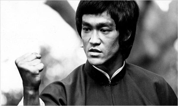 Theo các ghi chép, vào năm 18 tuổi, Lý Tiểu Long sang Mỹ và mang trong người chỉ 115 USD. Nguyên nhân ông đến xứ sở cờ hoa chưa bao giờ được huyền thoại võ thuật này tiết lộ.