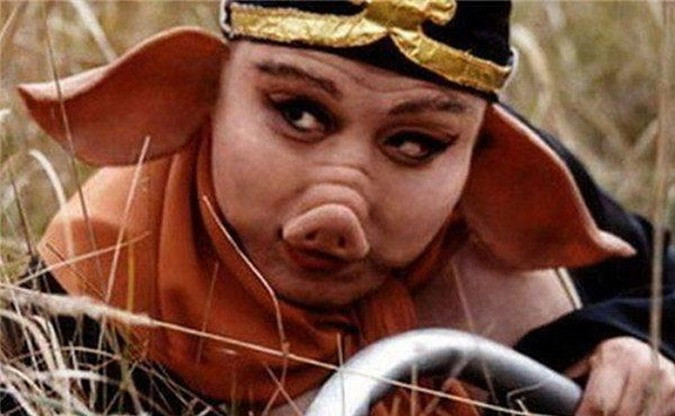 Trên thực tế, Trư Bát Giới thường lột quần áo kiểm tra yêu quái sau khi tiêu diệt là nhằm kiểm tra xem chúng đã thực sự chết hay chưa. Điều này xuất phát từ việc thầy trò Đường Tăng từng gặp phải trường hợp yêu quái giả chết.