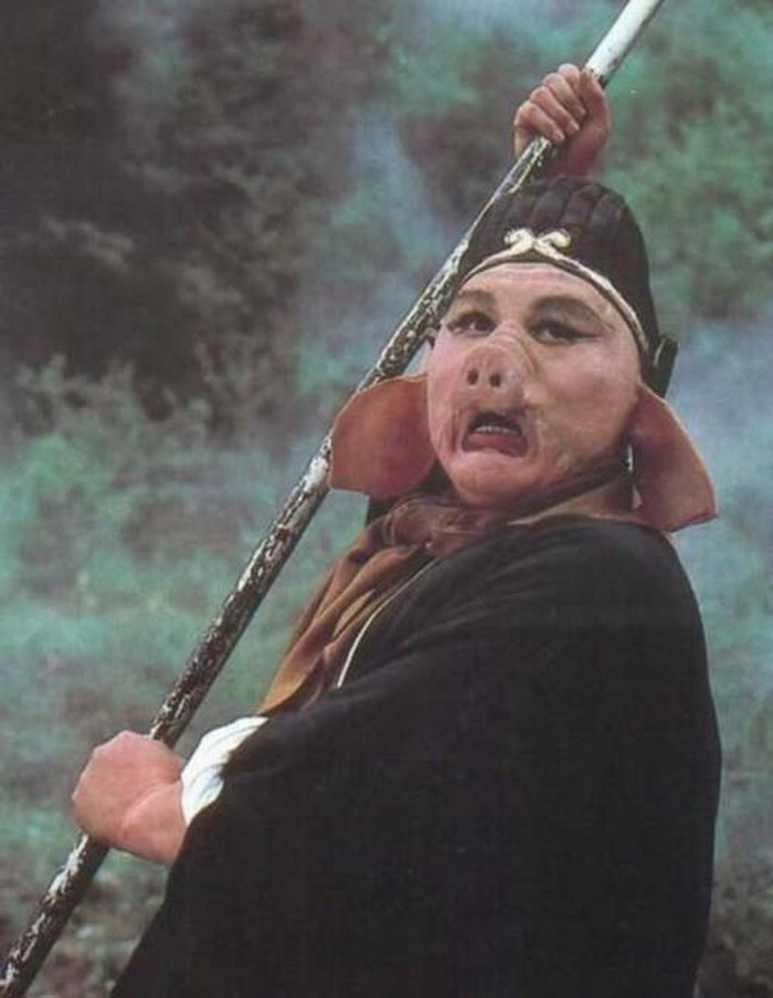 Điển hình là việc thầy trò Đường Tăng từng đối đầu với Bạch Cốt Tinh nguy hiểm tại Bạch Hổ Lĩnh.