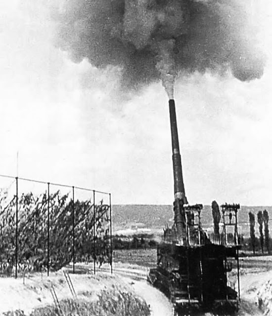 Siêu pháo Gustav đã bắn tổng cộng 48 phát đạn chủ yếu vào các pháo đài của Liên Xô ở Sevastopol. Sau đó, nó được cho "nghỉ hưu" do tiêu tốn hàng triệu Mác Đức mà không đem lại hiệu quả như mong đợi. Về sau, khẩu súng lớn nhất thế giới bị quân đội Mỹ thu giữa và phá hủy.