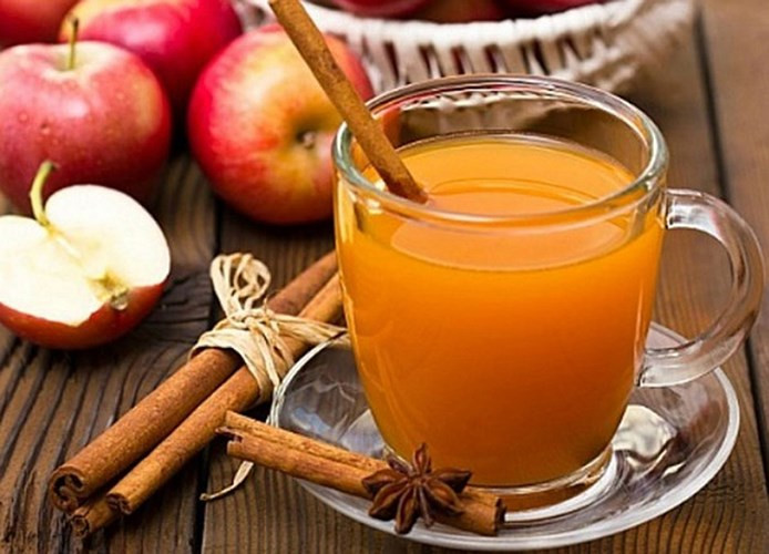 Nước táo ép. Táo có nhiều vitamin, dưỡng chất giúp tăng cường sức đề kháng cho cơ thể bạn, đặc biệt giúp bạn ngừa cảm lạnh, phòng bệnh hay gặp mùa đông.
