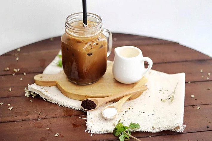 Cafe sữa mật ong. Để làm thức uống này, bạn cho đậu khấu, mật ong vào tách cà phê sữa Latte. Để giảm bớt lượng calo, bạn có thể dùng sữa hạnh nhân hoặc hạt điều thay vì sữa động vật.