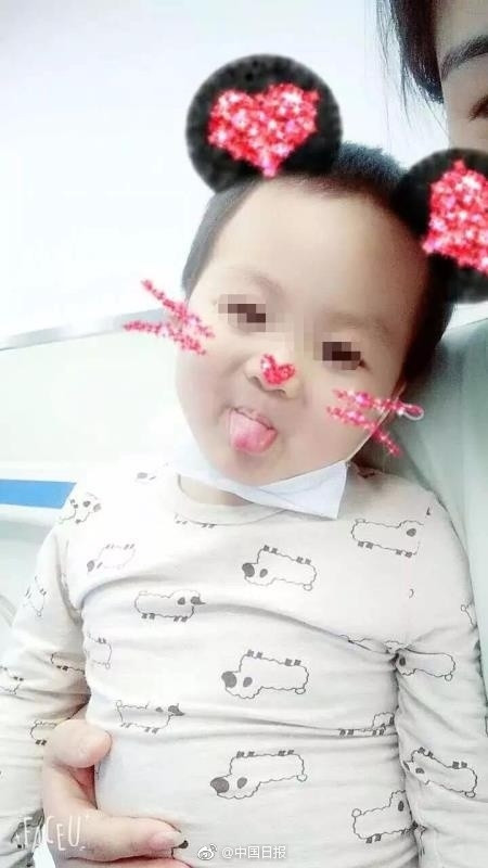 Hình ảnh thời thơ ấu của Bảo Bảo, khi cậu bé vẫn còn khỏe mạnh. (Nguồn Sina)