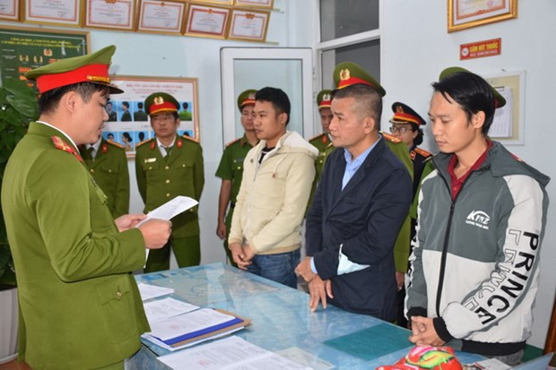 Ngày 8/1/2021, Công an tỉnh Quảng Nam ra quyết định khởi tố bị can, bắt tạm giam 3 đối tượng là bác sĩ và nhân viên điều dưỡng đã có hành vi gian lận bảo hiểm y tế tại Bệnh viện đa khoa Trung ương Quảng Nam.