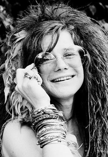 Một tháng sau khi Hendrix chết, nữ ca sĩ Janis Joplin kiêm nhạc sĩ của nhóm Big Brother & Yhe Holding Company qua đời khi 27 tuổi. Nguyên nhân tử vong là do sử dụng heroin quá liều.