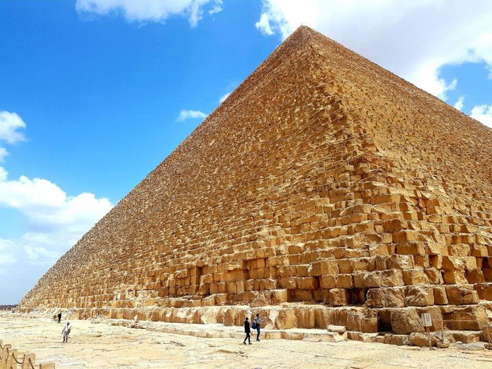 Quá trình xây dựng Đại kim tự tháp Giza kéo dài khoảng 20 năm.