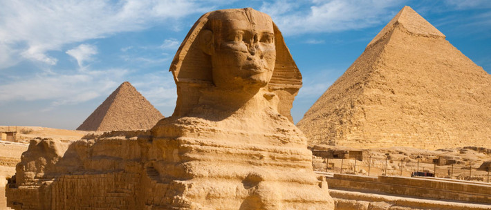 Điều thú vị là bên trong Đại kim tự tháp Giza không hề có chữ tượng hình hay ký tự cổ nào.