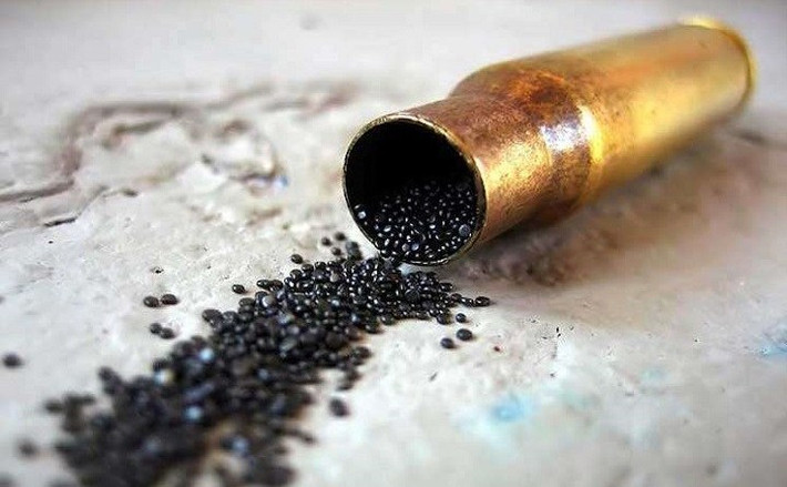 Vào khoảng năm 800 sau Công nguyên, các nhà giả kim Trung Quốc trộn diêm tiêu, lưu huỳnh và than củi với nhau nhằm tìm ra một công thức giúp con người đạt được cuộc sống bất tử.
