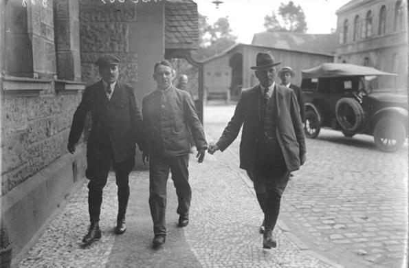 Vụ án mạng đầu tiên do "ma cà rồng" Haarmann gây ra là vào năm 1918. Khi ấy, gã sát hại thiếu niên Friedel Rothe 17 tuổi bỏ nhà ra đi.
