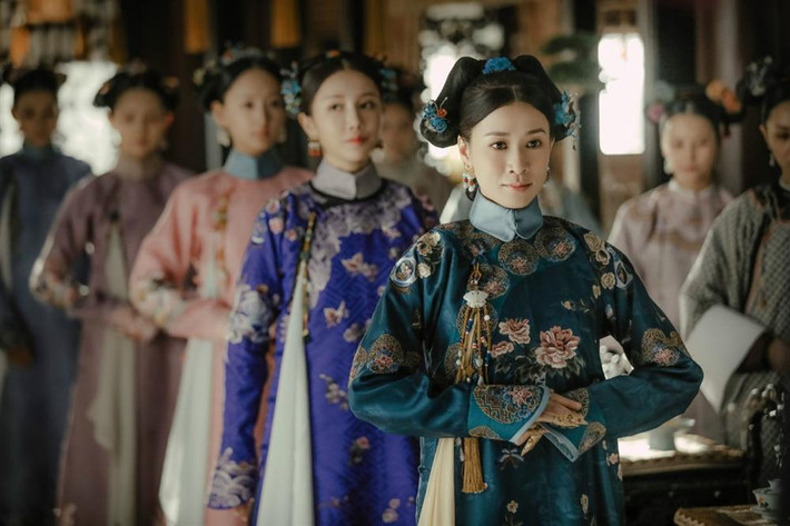 Khi Càn Long lên ngôi vua, Ô Lạt Na Lạp thị trở thành Nhàn phi rồi sau đó là Nhàn Quý phi. Một năm sau khi hoàng hậu Phú Sát qua đời, Nhàn Quý phi chính thức được Càn Long sắc phong trở thành vương hậu.