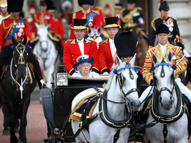 Khi tìm hiểu về Nữ hoàng Elizabeth II, nhiều sự thật thú vị về người đứng đầu Hoàng gia Anh được tiết lộ.