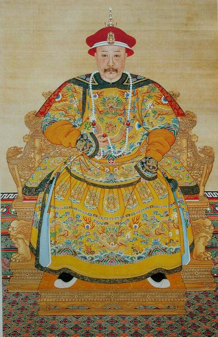 Theo nghiên cứu của các chuyên gia, những hoa văn hình rồng trên long bào của hoàng đế được thêu một cách tinh xảo.