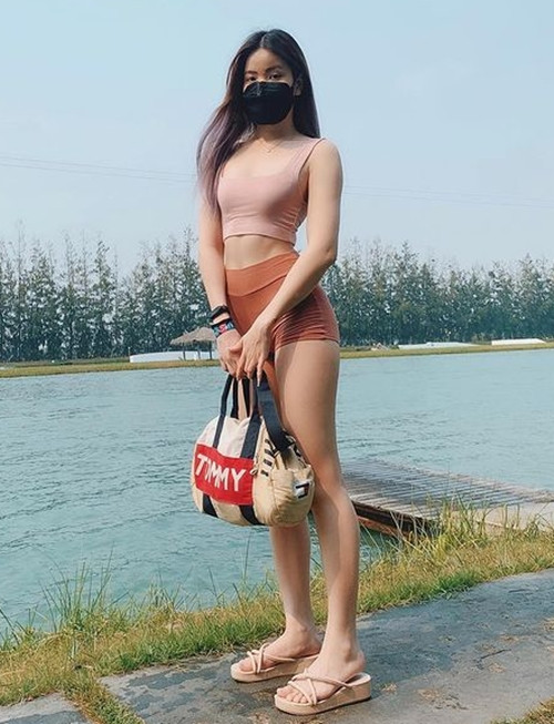 Cũng chính vì năng nổ như vậy nên Katuuui thường xuyên diện đồ tập ra ngoài đường, đi mua sắm, đi dạo phố.