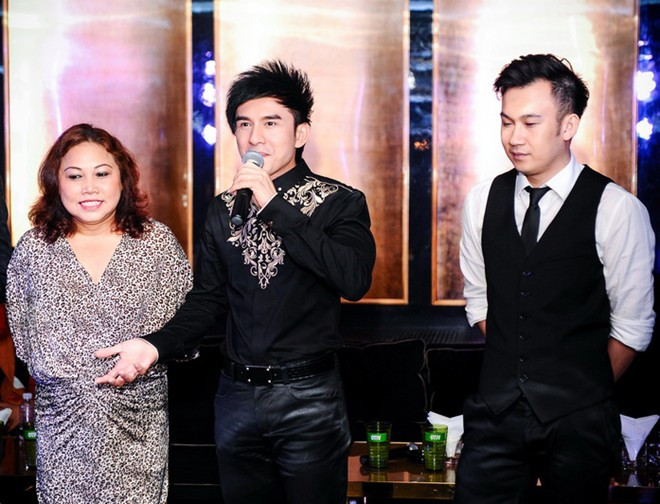 Trong chương trình Siu Black ngồi ghế nóng. Cô và Đan Trường là giám khảo chính cuộc thi, trong khi đó, Dương Triệu Vũ chỉ ngồi ghế nóng vòng bán kết cùng ca sĩ Quang Hà, Đông Nhi. Một giám khảo khách mời sẽ luân phiên thay đổi theo từng chủ đề đêm nhạc. 12 thí sinh được chọn vào vòng chung kết tranh giải quán quân với giải thưởng trị giá 300 triệu đồng.