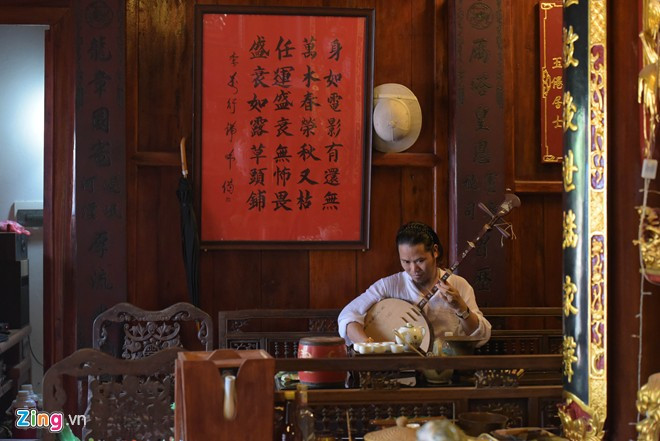 Nghệ sĩ hài chia sẻ, những lúc rảnh rỗi không phải đi diễn hay dịp cuối tuần, anh thường đưa gia đình về đây nghỉ ngơi. Ngôi nhà 10 tỷ của danh hài Vượng Râu khiến nhiều người mê mẩn .