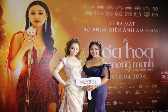 Bộ đôi nhà sản xuất Mai Thu Huyền và Jacqueline Thảo Nguyễn luôn đồng hành cùng nhau trong các sự kiện quảng bá phim từ Mỹ đến Việt Nam.