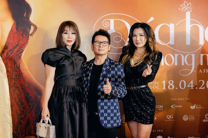 Bằng Kiều chụp ảnh cùng vợ cũ và Hoa hậu Di Ái Hồng Sâm. Với Trizzie Phương Trinh, phải sau 20 năm kể từ phim “Sương gió biên thùy” cô mới tham gia một dự án phim ảnh tiếp theo.