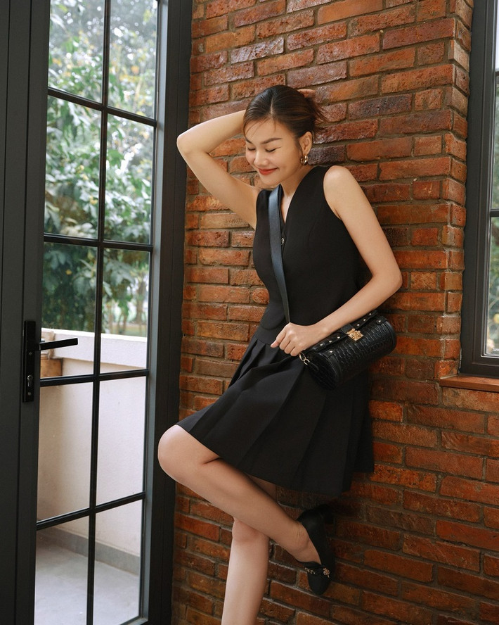 Mỗi người phụ nữ phải độc lập, có suy nghĩ, sự nghiệp và hơn cả đấy là việc biết nâng niu, trân trọng bản thân, thúc đẩy bản thân phát triển thông qua sự tự tin trong nội tại lẫn vẻ bề ngoài.