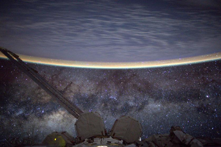 Phi hành gia Kjell Lindgren đã chụp được hình ảnh tuyệt đẹp về thiên hà Milky Way trước khi trở về Trái đất vào ngày 10/12/2015.