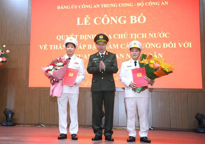 Hai Thứ trưởng được thăng cấp bậc hàm cấp tướng nguyện tuyệt đối trung thành với Đảng, Tổ quốc và Nhân dân, hết lòng phụng sự Tổ quốc, phục vụ Nhân dân; giữ vững phẩm chất đạo đức cách mạng, gương mẫu chấp hành chủ trương, đường lối của Đảng, chính sách, pháp luật của Nhà nước, quy định của Ngành. Luôn nêu cao vai trò gương mẫu của người cán bộ, đảng viên, tướng lĩnh, sĩ quan cao cấp của lực lượng Công an nhân dân, chấp hành nghiêm túc Quy chế làm việc của Đảng ủy Công an Trung ương, Bộ Công an, sự phân công của Bí thư, Bộ trưởng, sẵn sàng nhận, nỗ lực phấn đấu hoàn thành tốt nhiệm vụ được giao…