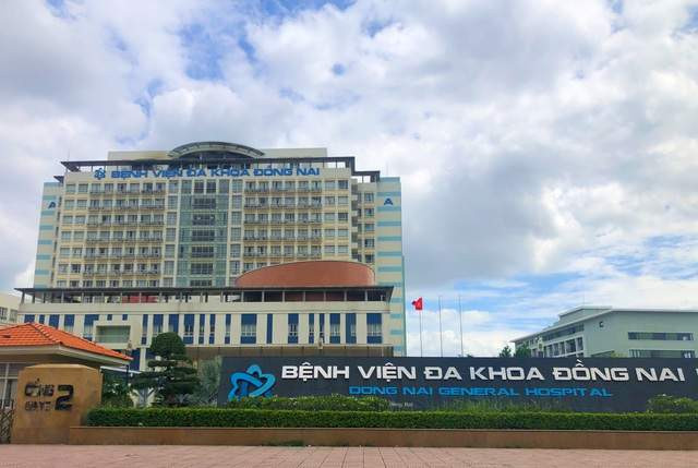 Vụ án AIC- Bệnh viện Đồng Nai: Ngày 4/1/2023, TAND TP Hà Nội tuyên án sơ thẩm Nguyễn Thị Thanh Nhàn, Chủ tịch Hội đồng quản trị Công ty AIC tổng 30 năm tù về hai tội đưa hối lộ và Vi phạm quy định về đấu thầu gây hậu quả nghiêm trọng (bà Nhàn đang bỏ trốn bị tuyên án vắng mặt); cựu Bí thư Đồng Nai Trần Đình Thành 11 năm tù, cựu chủ tịch UBND tỉnh Đinh Quốc Thái 9 năm tù cùng về tội Nhận hối lộ; cựu giám đốc BV Đa khoa tỉnh Đồng Nai Phan Huy Anh Vũ bị tuyên tổng 19 năm tù; Bồ Ngọc Thu, cựu giám đốc Sở Kế hoạch và Đầu tư Đồng Nai, lĩnh 3 năm 6 tháng tù về tội Lợi dụng chức vụ quyền hạn trong khi thi hành công vụ. Các bị cáo còn lại lĩnh từ 30 tháng tù treo đến 25 năm tù.