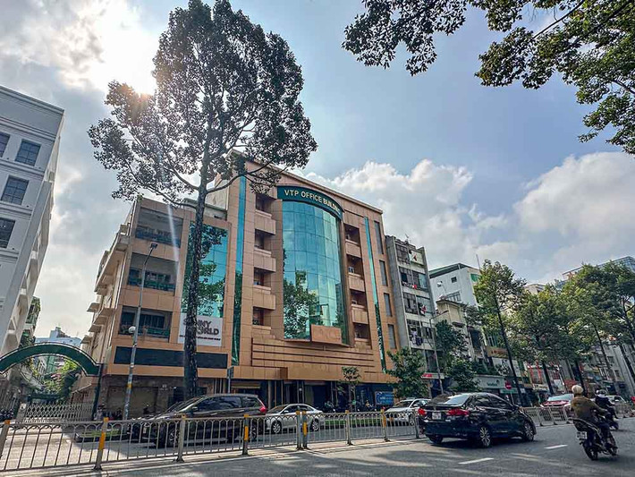 Kê biên tài sản “khủng” của Trương Mỹ Lan: Trong vụ án Vạn Thịnh Phát – SCB, Cơ quan CSĐT đã thu giữ tổng số tiền 589 tỷ đồng và gần 15 triệu USD, phong tỏa 43 tài khoản ngân hàng của các bị can và các cá nhân đứng tên hộ bị can mở tại các ngân hàng, tổng số tiền bị phong tỏa là gần 1.900 tỷ đồng và gần 8,5 triệu USD. Bộ Công an ngăn chặn giao dịch với số dư hơn 789 tỷ đồng trong tài khoản ngân hàng mở tại SCB của Công ty Cổ phần Sài Gòn Kim Cương; tạm giữ 1.266 Giấy chứng nhận quyền sử dụng đất, Giấy chứng nhận công trình xây dựng; 1.784 bản photo Giấy chứng nhận quyền sử dụng đất; danh sách 269 nhà đất cho thuê và 21 Hợp đồng công chứng...