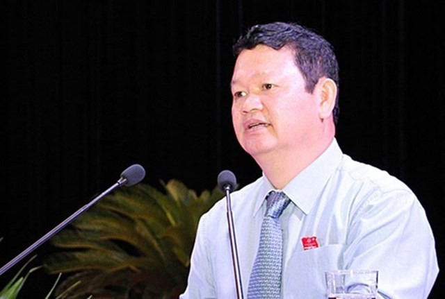 Kê biên khối tài sản kếch xù của các cựu lãnh đạo tỉnh Lào Cai: Liên quan vụ án khai thác quặng Apatit trái phép, tháng 10/2023, Viện KSND tỉnh Lào Cai hoàn tất cáo trạng, truy tố bị can Nguyễn Văn Vịnh, cựu Bí thư Tỉnh ủy Lào Cai, Doãn Văn Hưởng, cựu Chủ tịch UBND tỉnh Lào Cai, Nguyễn Thanh Dương, cựu Phó Chủ tịch UBND tỉnh Lào Cai, Lê Ngọc Hưng, cựu Phó Chủ tịch UBND tỉnh Lào Cai…về tội “Lợi dụng chức vụ, quyền hạn trong khi thi hành công vụ” quy định tại khoản 3, Điều 281 Bộ luật Hình sự năm 1999.