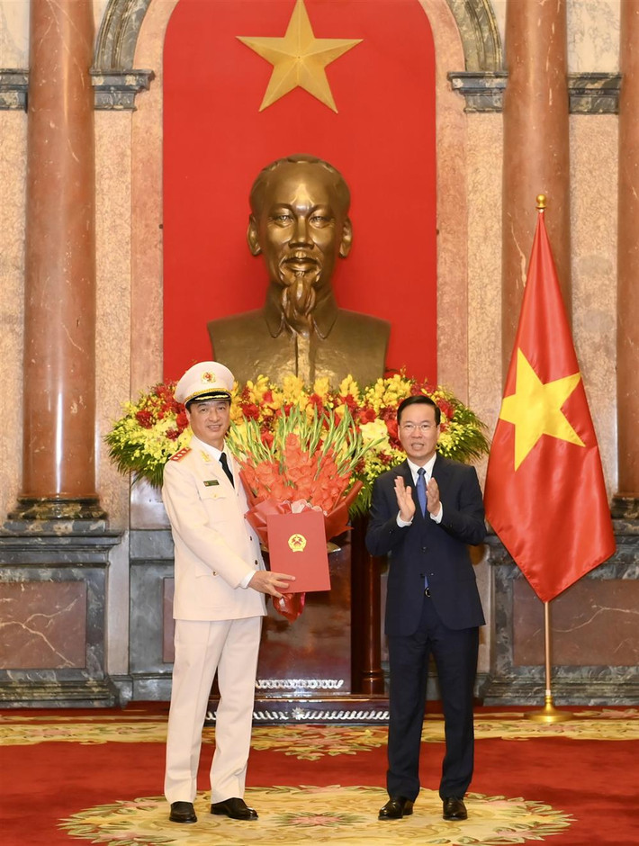 Năm 2021, Thứ trưởng Nguyễn Duy Ngọc được thăng quân hàm Trung tướng. Luật Công an nhân dân quy định, thời hạn thăng mỗi cấp bậc hàm với cấp tướng tối thiểu 4 năm, trường hợp cấp bậc hàm trước thời hạn hoặc thăng cấp bậc hàm vượt bậc với hàm cấp tướng do Chủ tịch nước quyết định.